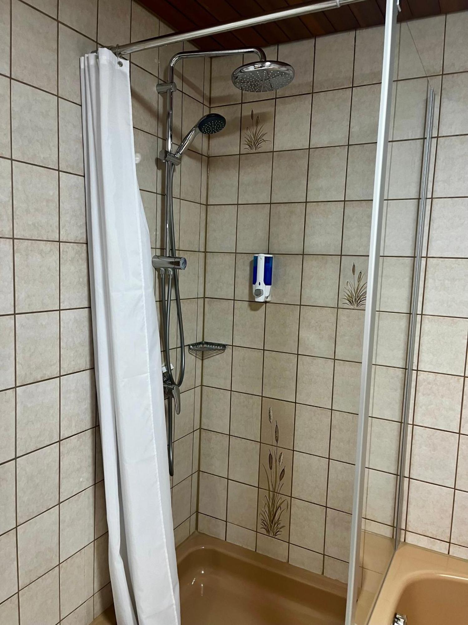 Business-Apartment Braun Abstatt Zimmer foto
